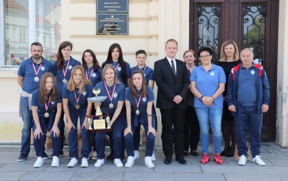 Nogometašice na prijemu kod Gradonačelnika