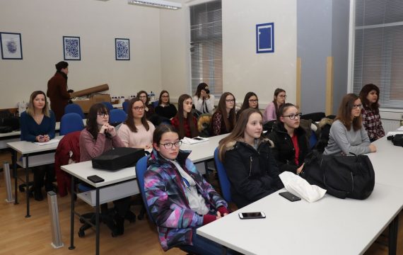 U Pučkom otvorenom učilištu u tijeku su besplatne edukacije u sklopu projekta STEM KITTEENS