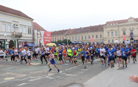 Tristotinjak trkača nastupilo na premijernom 1. Koprivničkom polumaratonu