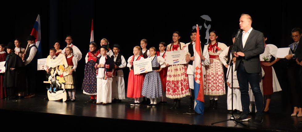 Međunarodni susreti dječjih folklornih grupa U bakinom krilu