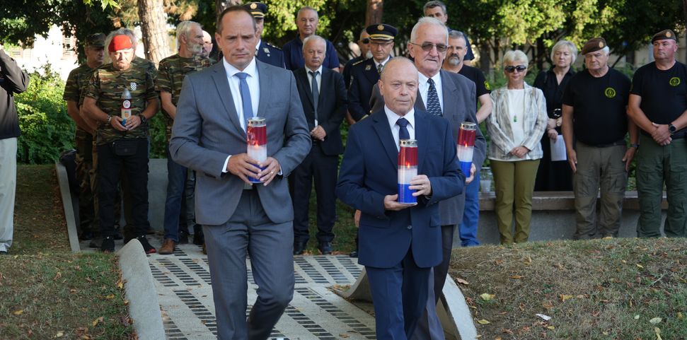 Polaganjem vijenaca obilježen Dan pobjede i domovinske zahvalnosti te Dan hrvatskih branitelja