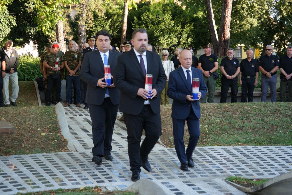 Polaganjem vijenaca obilježen Dan pobjede i domovinske zahvalnosti te Dan hrvatskih branitelja
