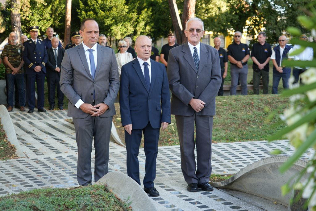 Polaganjem vijenaca obilježen Dan pobjede i domovinske zahvalnosti te Dan hrvatskih branitelja