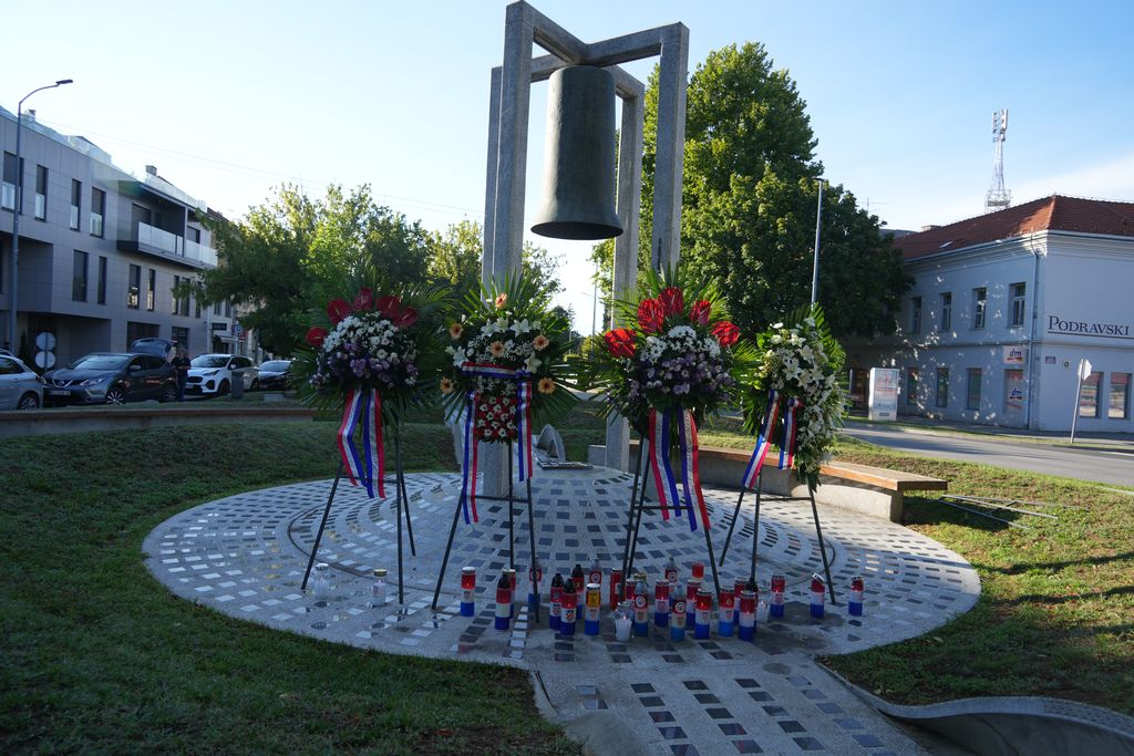 Polaganjem vijenaca obilježen Dan pobjede i domovinske zahvalnosti te Dan hrvatskih branitelja
