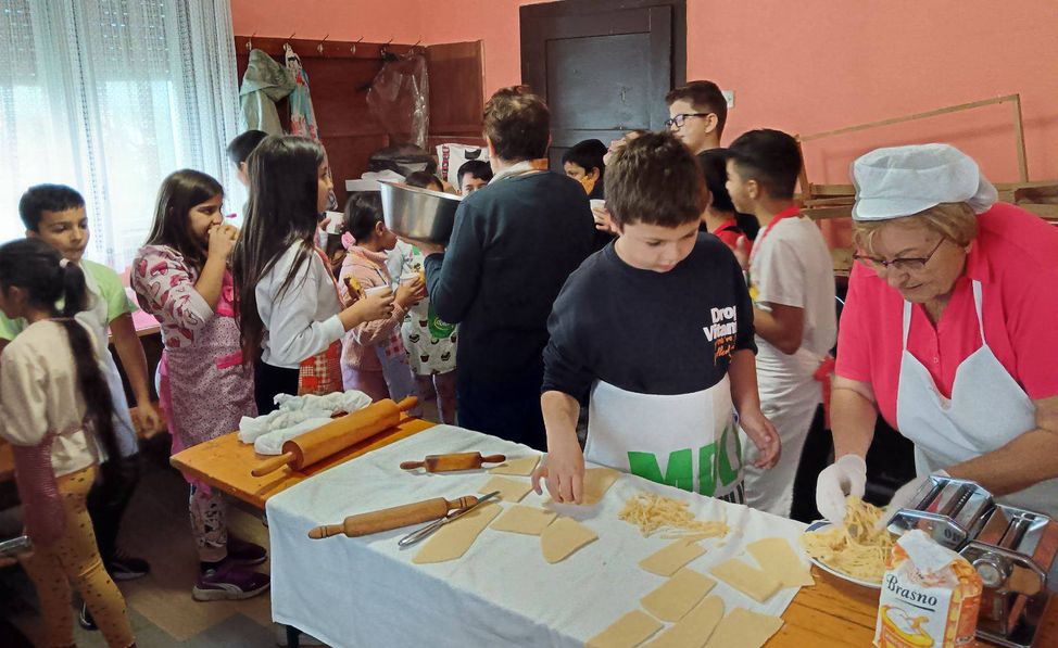 Učenici Područne škole Reka u posjetu Društvu žena Reka