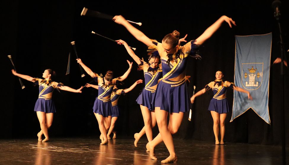 Mažoretkinje i mladi plesači plesom čestitali rođendan svom Gradu